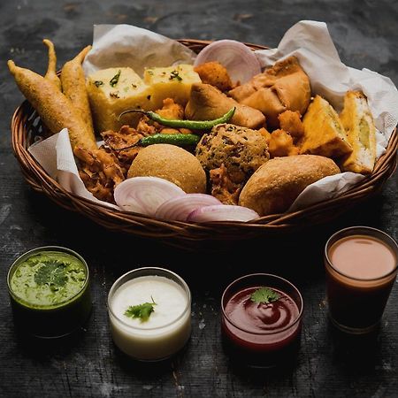 Capital O Hotel Sapphire Inn Gorakhpur Dış mekan fotoğraf
