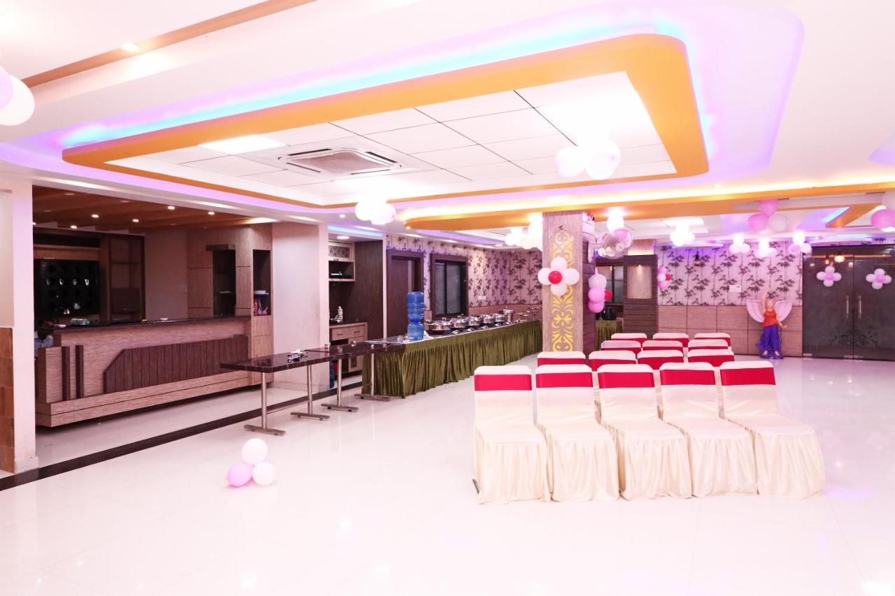 Capital O Hotel Sapphire Inn Gorakhpur Dış mekan fotoğraf