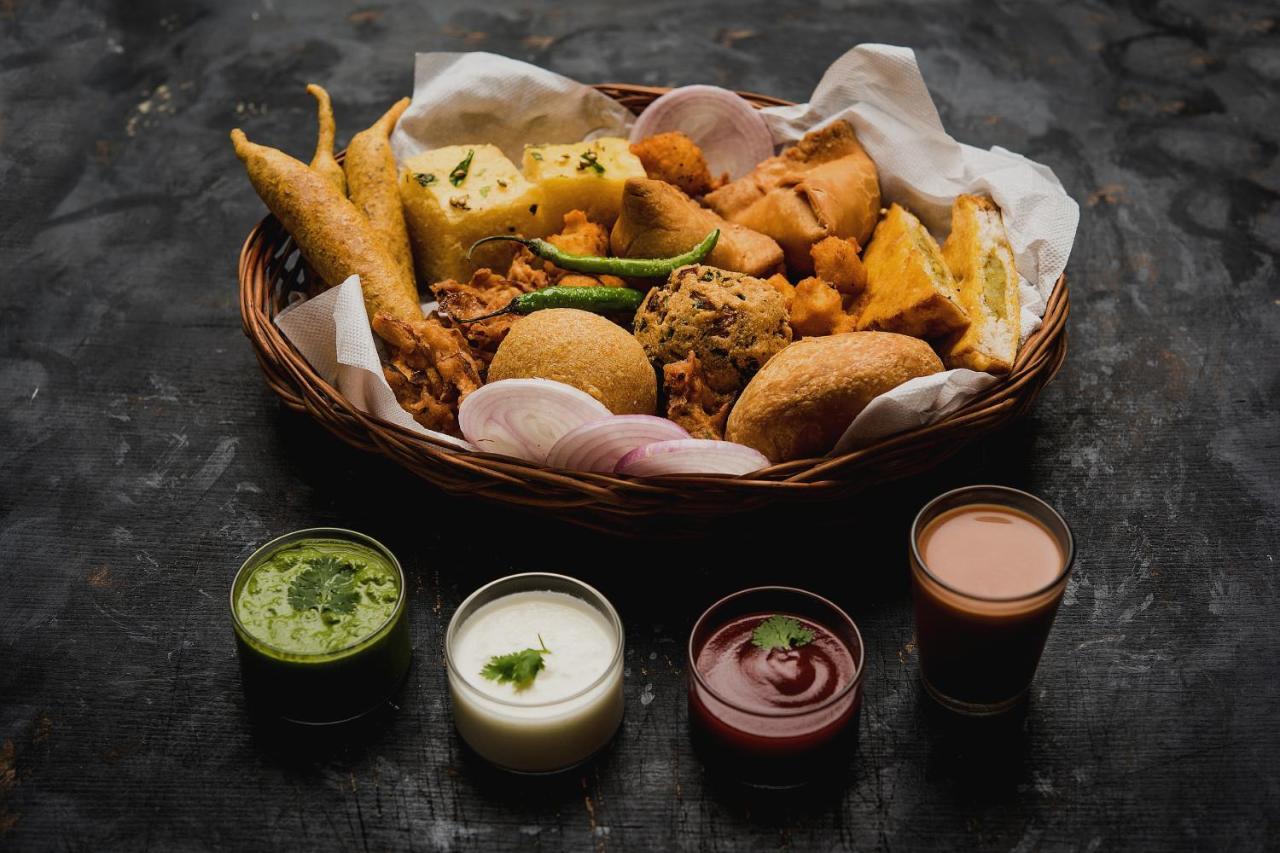 Capital O Hotel Sapphire Inn Gorakhpur Dış mekan fotoğraf